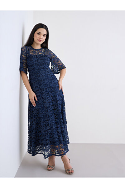 Styli فستان ماكسي أزرق داكن من الدانتيل بالكامل بتصميم حرف A