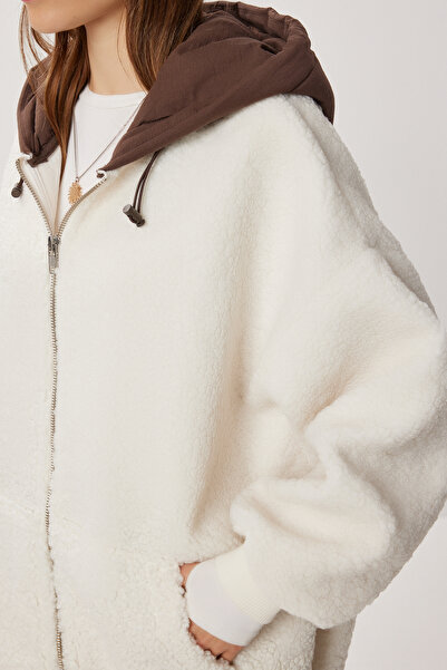 Lovelyİstanbul Oversized Hooded Contrast Plush Coat Lfg0172 Ecru