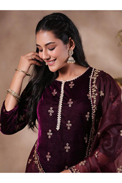 Ishin By Styli Purple Velvet Kurta with Pants and Dupatta Set