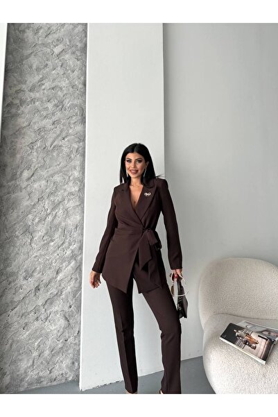 Bella Breeze Kadın Broş Detaylı Bağlamalı Ceket Pantolon Takım Elbise
