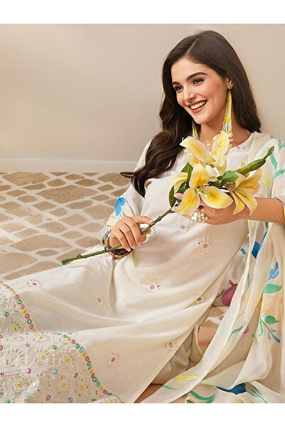 Ishin By Styli Off White Cotton Kurta with Pants and Dupatta Set