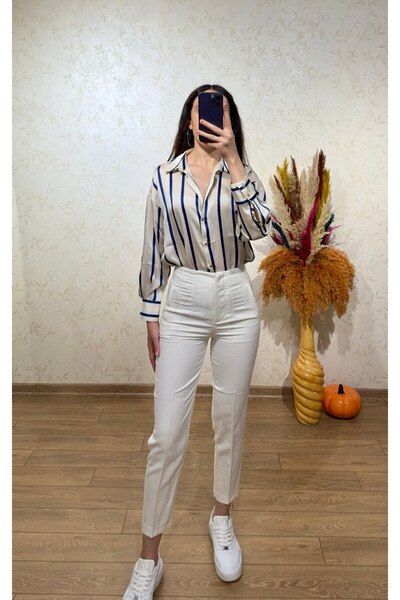 sunademirelfashion Pantalon White with Flatolo on the Front