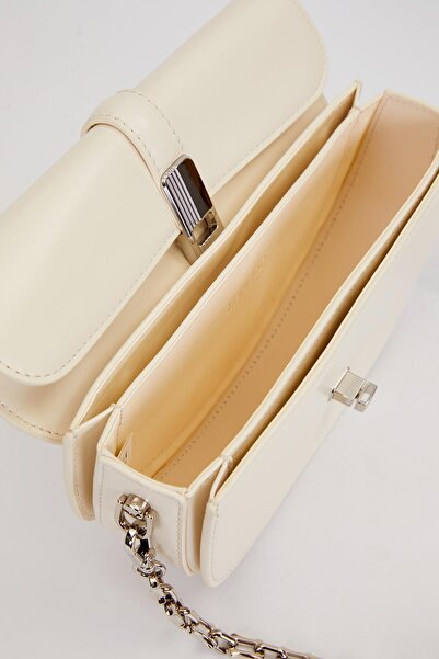 Levidor A.Yellow Metal Detailed Shoulder Bag