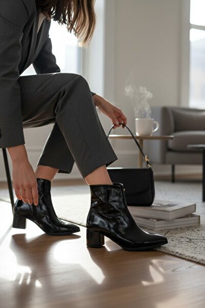 VeliKundura POPİN CIZME PENTRU FEMEI CU FERMĂ, NEGRE LUMINOASE, CU VÂRFA ASCU...