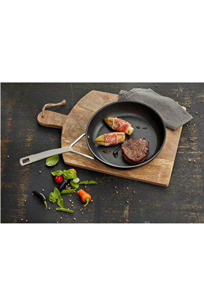 Other Titanium frying pan. DEMEYERE Alu Pro 5 40851-032-0 32cm