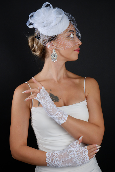 Limelia إكسسوار قبعة الزفاف المزينة بنقاط البولكا دوت وطقم قفازات الزفاف بدون...