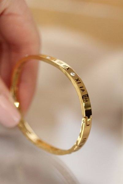 ForWhat Golden Steel Bracelet with Roman Numerals Handcuff Bracelet for Elega...