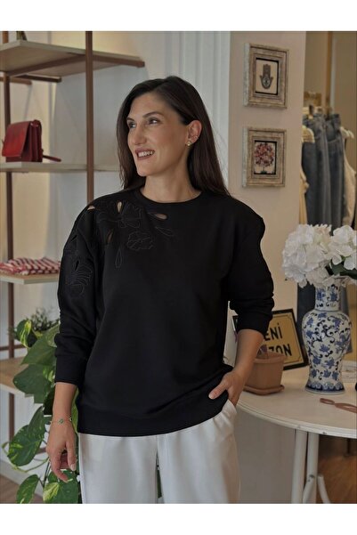 RMG BUTİK Cotton White Sweatshirt with Embroidered Sleeves