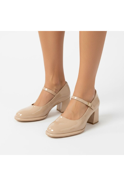 varenza حذاء نسائي من الجلد اللامع بكعب سميك ومشبك