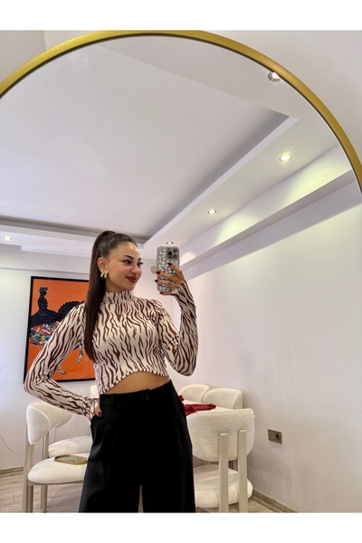 Gamze Ege Fashion Coffee Crop Blouse