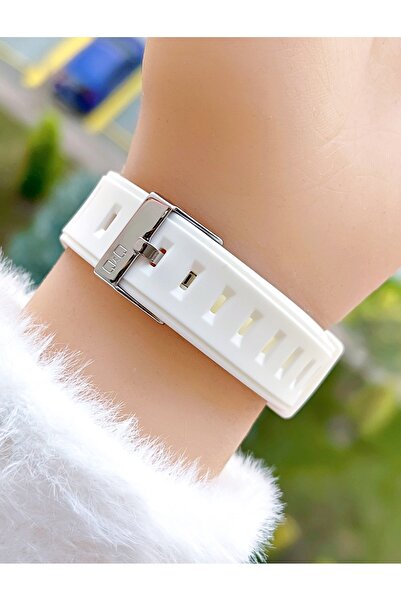 Q&Q Digital Children's Wristwatch with Silicone Strap, 10 Atm Waterproof, Alarm, Calendar, Light