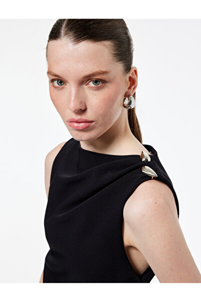 Koton Aksesuar Detaylı Kolsuz Yuvarlak Kayık Yaka Mini Elbise