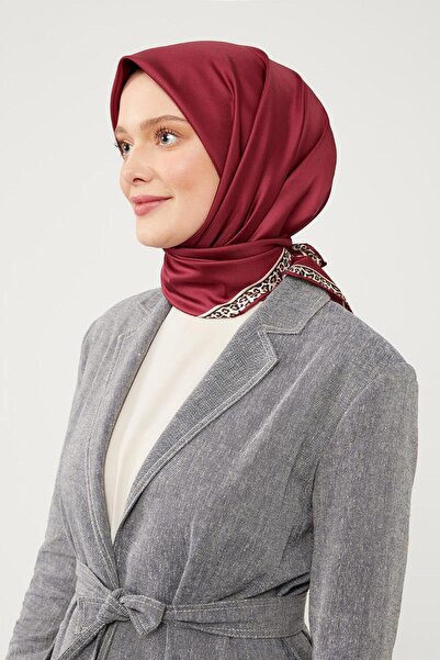 Levidor Burgundy Edge Leopard Pattern Twill Digital Scarf