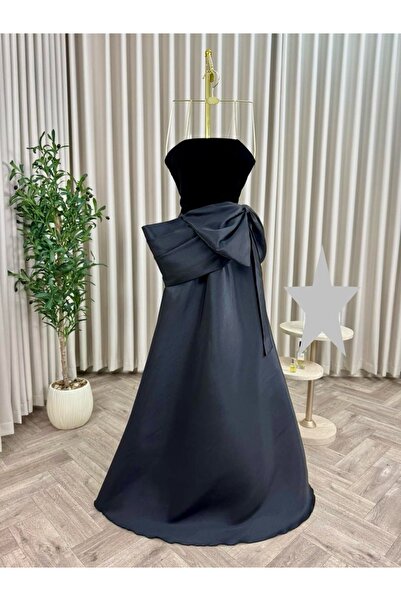 Diva style A modern and elegant black evening dress