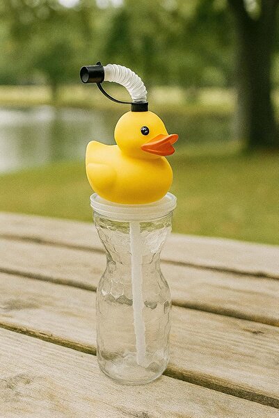 B&D Duck-shaped water bottle with flexible straw, 100 ml, reusable plastic, travel size