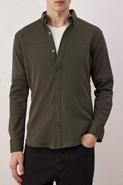 Trendyol Collection Khakifarbenes, regulär geschnittenes, strukturiertes Herrenhemd TMNAW26GO00023