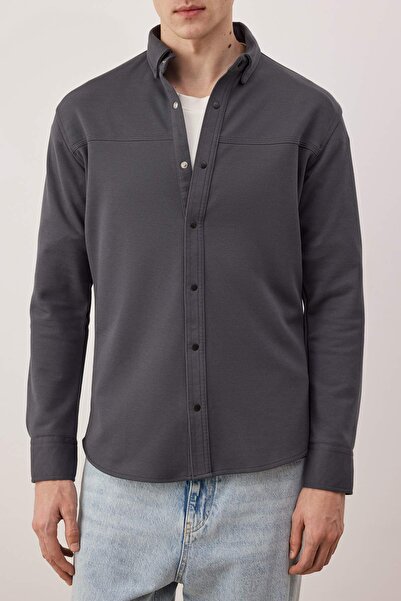 Trendyol Collection Anthrazitfarbenes, regulär geschnittenes, strukturiertes Herrenhemd TMNAW26GO00023