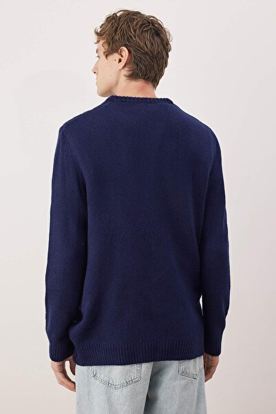 Trendyol Collection Marineblauer Regular-Pullover mit Rundhalsausschnitt und Tiermotiv TMNAW26KZ00006