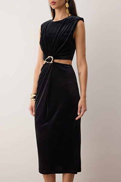 Trendyol Collection Rochie maxi neagră din catifea tricotată cu detalii accesorii, fără căptușeală TPRAW26EL00092