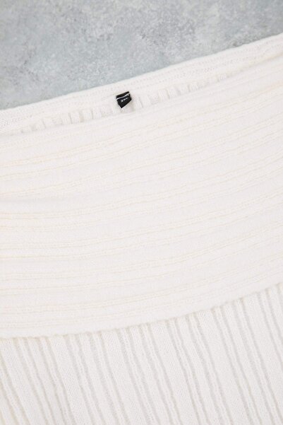 Trendyol Curve Ecru Soft Textured Carmen Collar Knitwear Sweater Tbbaw25An00002