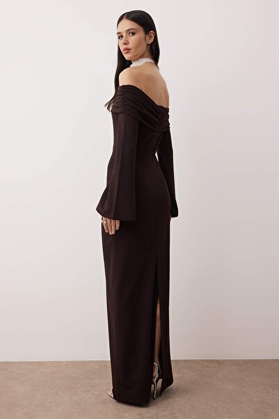 Trendyol Collection Καφέ Πλεκτό Μάξι Κομψό Βραδινό Φόρεμα Αποφοίτησης με λαιμόκοψη Carmen TPRSS24AE00204