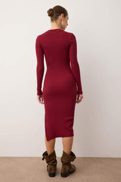 Trendyol Collection Flexible Corded Knitted - Crew Neck Midi φόρεμα, λεπτομέρεια με σχισμή, μπορντό TWOAW21EL0135