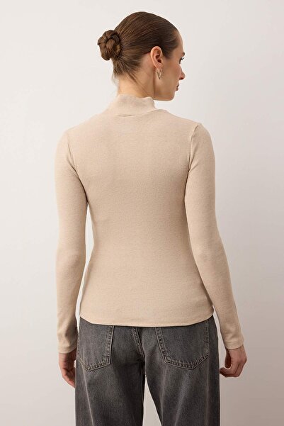 Trendyol Collection Béžová vypasovaná halenka s vysokým límcem s dlouhým rukávem, žebrovaná pružná pletená halenka TWOAW21BZ0423