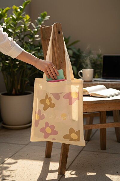 Chi-Chi Papers Çiçekli Gabardin Bez Kol Çantası – Şıklık ve Dayanıklılığın Bu...