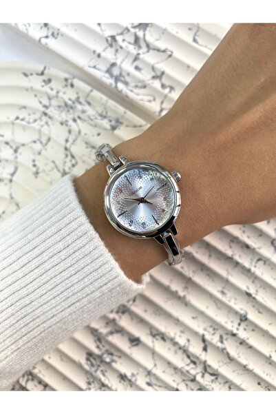 Coliseum Yuvarlak Minik Taş Detaylı İçi Beyaz Gümüş Kadın Kol Saati
