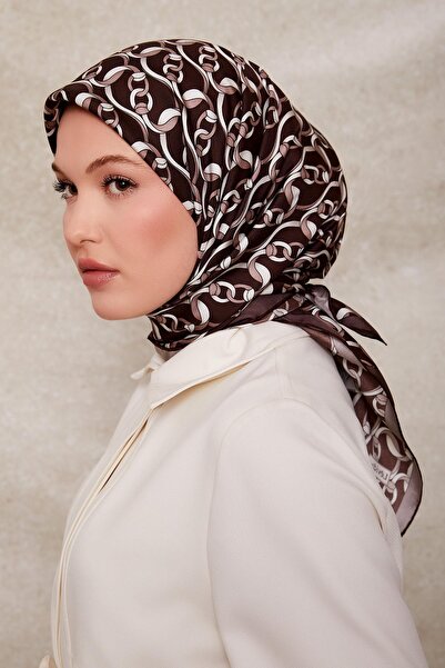 Levidor وشاح حريري منقوش بسلسلة بنية اللون