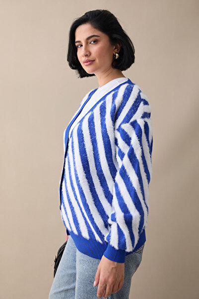 InStyle Tüy Şeritli Kısa Mavi Triko Hırka