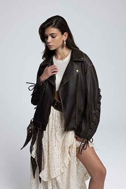 MAI STUDIOS CO. Μπουφάν από συνθετικό δέρμα με λεπτομέρεια από κορδόνι καφέ