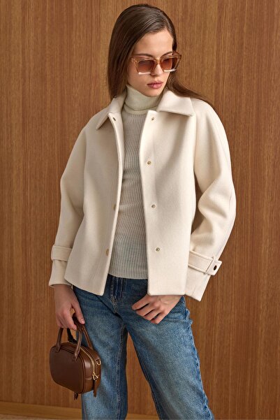 Olcay Snap Closure Pat Detailed Short Coat Ekru 3163