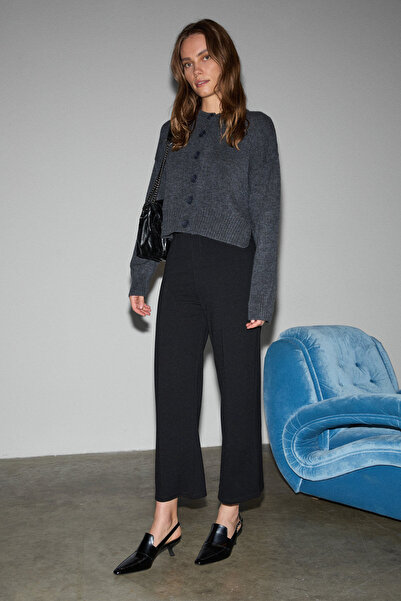 GRIMELANGE Freda Kadın Kalın Interlok Tok Ve Esnek Kumaşlı Flare Paça Önü Nervürlü Beli Lastikli Siyah Pantolon