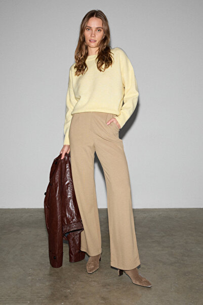 GRIMELANGE FREDA Kadın Kalın İnterlok Tok ve Esnek Kumaşlı Flare Paça Önü Nervürlü Beli lastikli Bej Pantolon