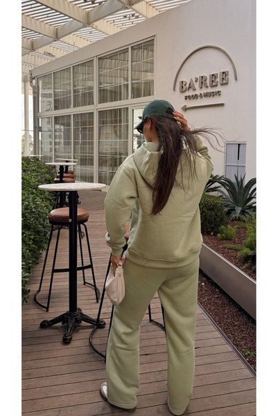 Keep Risen Women's Oversized Hoodie and Sweatpants Set in Timeless Elegance