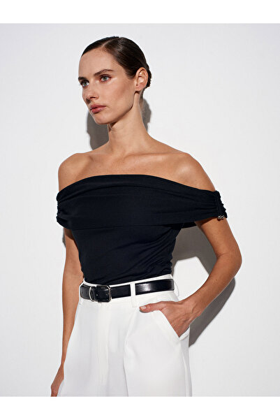 Dilvin 10797 Bluză de tricotaj cu guler Bardot cu detalii metalice-Negru