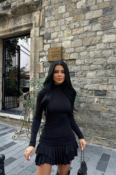 World Fashion Trends Μαύρο φόρεμα με ζιβάγκο με στρωμένη φούστα και μαζεμένα πλαϊνά