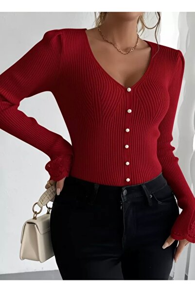 Mila Πλεκτό πουλόβερ με κόκκινα μανίκια και κουμπιά