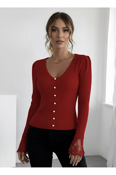 Mila Πλεκτό πουλόβερ με κόκκινα μανίκια και κουμπιά