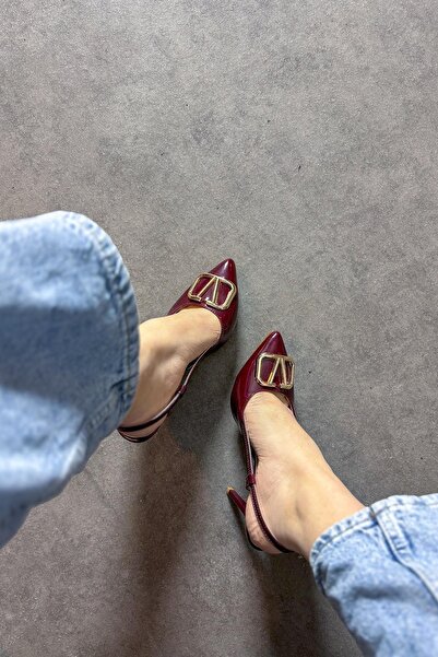 FSKOMBİN حذاء نسائي بكعب عالٍ من الجلد اللامع باللون العنابي من Meis