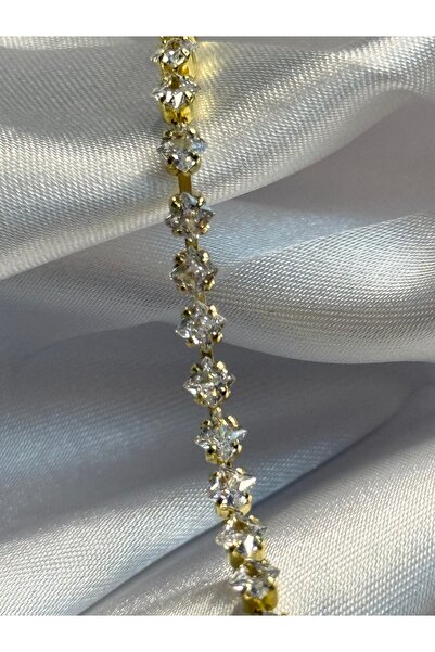 BUSİELLE JEWELRY سوار نسائي مطرز بالأحجار