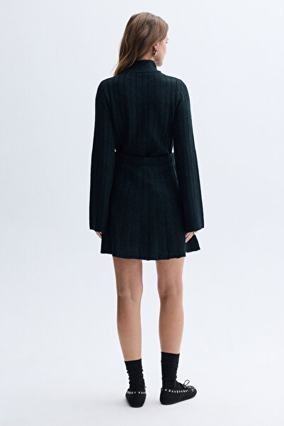 Mudo Loose Fit Stand-Up Collar Sweater