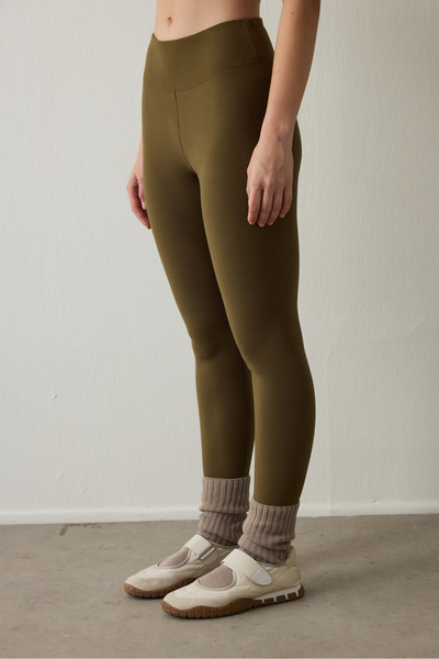 Penti Koyu Yağ Yeşili Termal Etkili Kadife Dokulu V Kesim Yüksek Bel Tayt