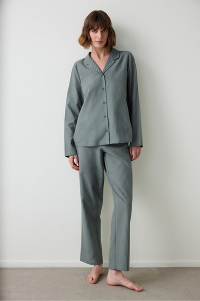 Penti Sötétzöld csíkos inggalléros pamut hosszú ujjú pizsama szett