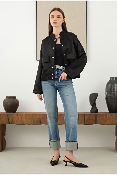 HEQA Чорна куртка-бомбер - з брошкою