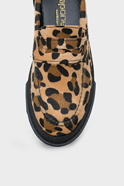 Capone Outfitters Loafer pentru femei Fania cu vârf oval și talpă Trak din piele lacuită