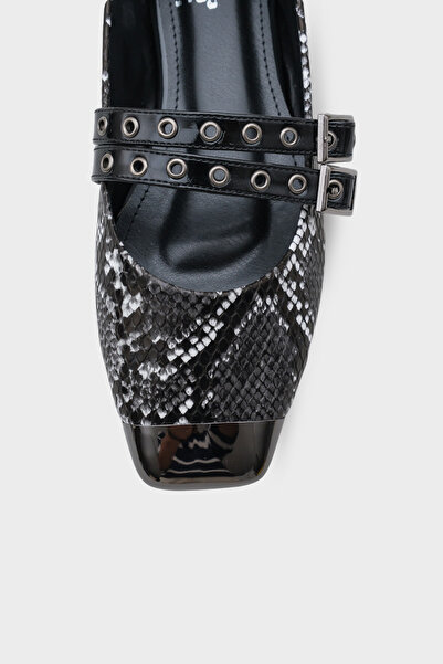 Capone Outfitters Erinn Metal Blunt Toe Stone Ballerinas