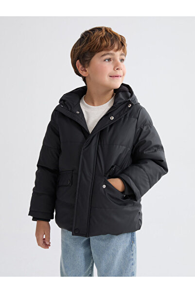 LC Waikiki Peak Yeni Sezon Kapüşonlu Erkek Çocuk Şişme Mont