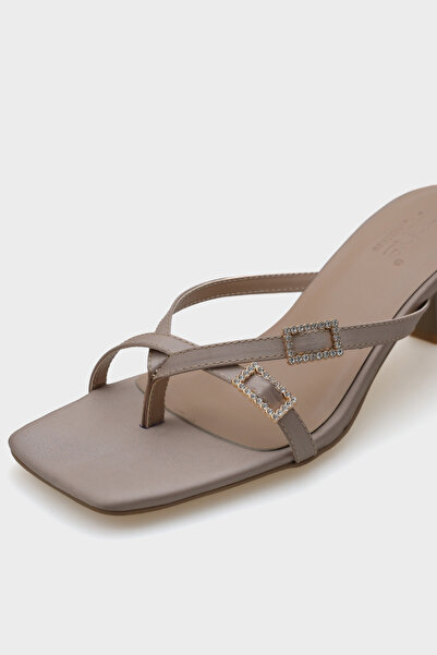 Capone Outfitters Γυναικείες παντόφλες Milena Blunt Toe με μεσαίο τακούνι με διπλή πέτρα με αγκράφα